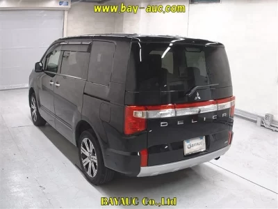 Mitsubishi Delica D:5