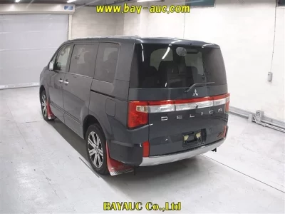 Mitsubishi Delica D:5