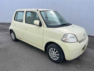Daihatsu Esse