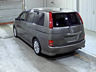Toyota ISIS