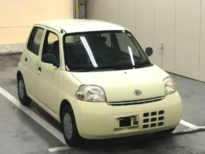 Daihatsu Esse