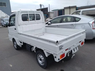 Nissan NT100 Clipper