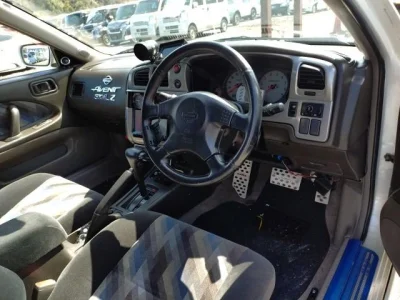 Nissan Avenir