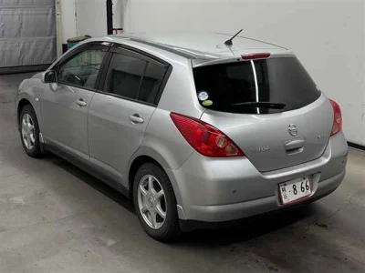 Nissan TIIDA