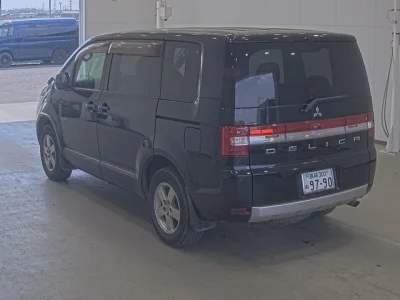 Mitsubishi Delica D:5