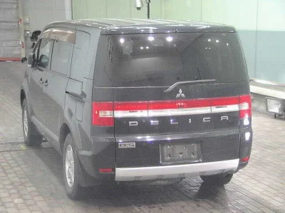 Mitsubishi Delica D:5