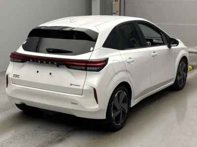 Nissan Aura