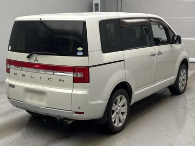 Mitsubishi Delica D:5