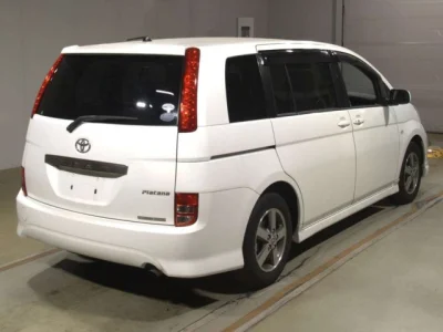 Toyota Isis