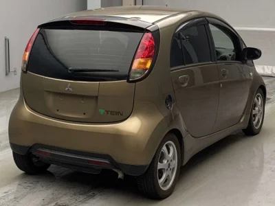 Mitsubishi i