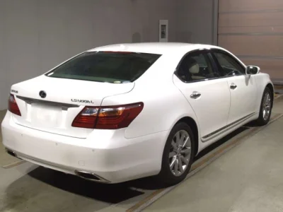 Lexus LS