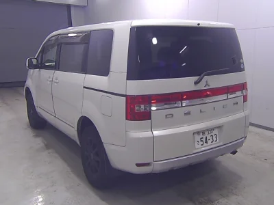 Mitsubishi Delica D:5