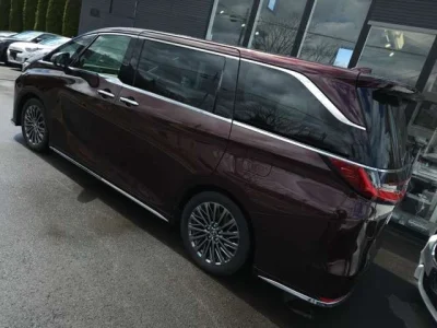 Lexus LM500h