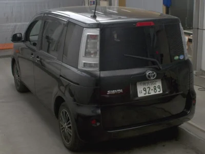 Toyota Sienta