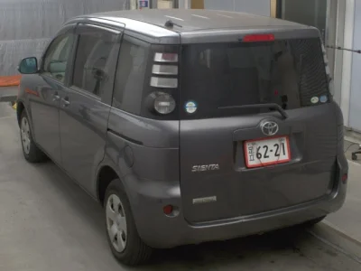 Toyota Sienta
