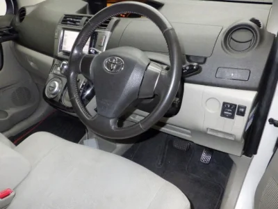 Toyota Passo Sette