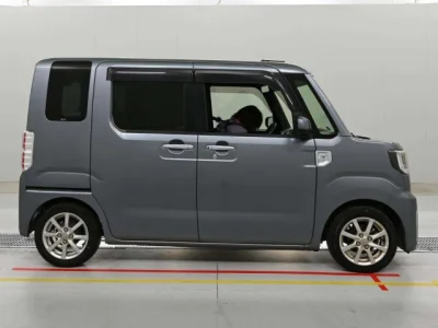 Toyota Pixis Mega