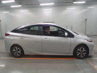 Toyota Prius PHV