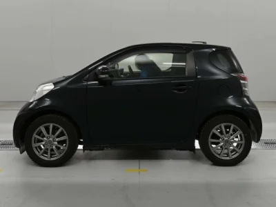 Toyota iQ