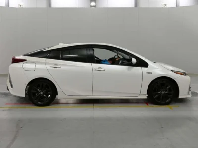 Toyota Prius PHV