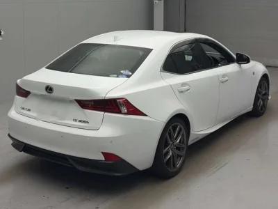 Lexus IS
