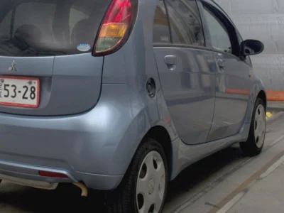 Mitsubishi i
