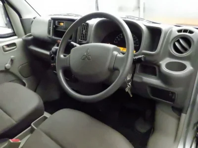 Mitsubishi Minicab Van