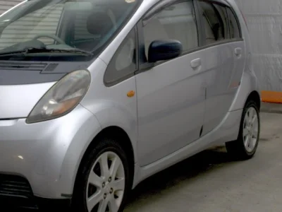 Mitsubishi i