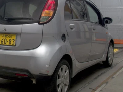 Mitsubishi i