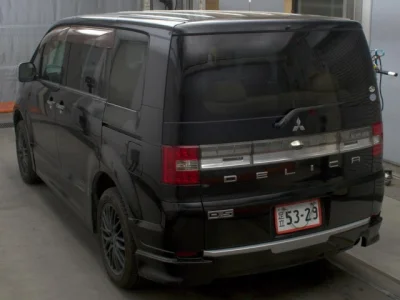 Mitsubishi Delica D:5