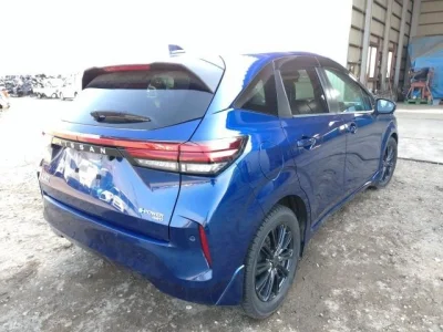 Nissan AURA