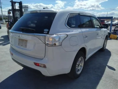 Mitsubishi OUTLANDER PHEV