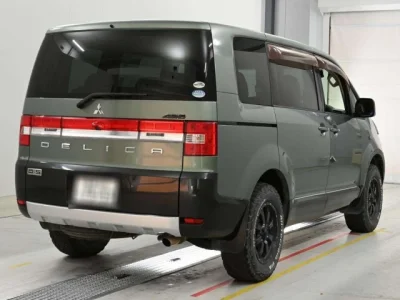 Mitsubishi DELICA D5