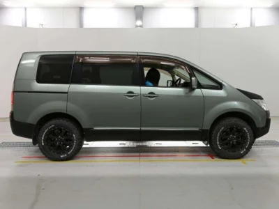Mitsubishi DELICA D5