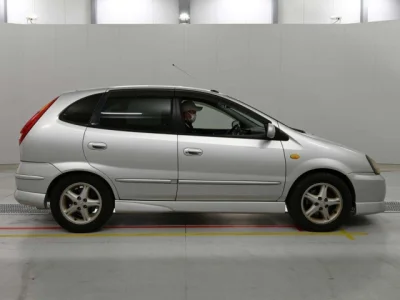 Nissan Tino