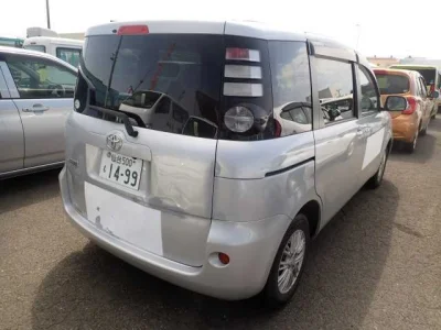 Toyota Sienta
