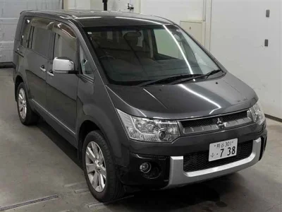Mitsubishi Delica D:5