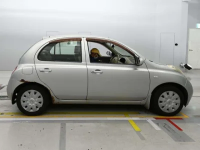 Nissan March