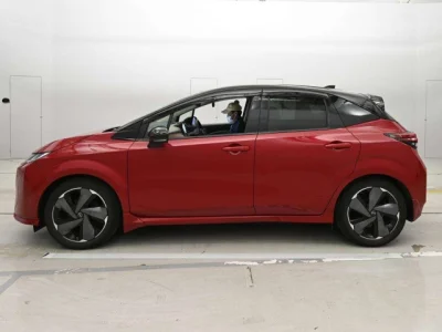 Nissan Aura