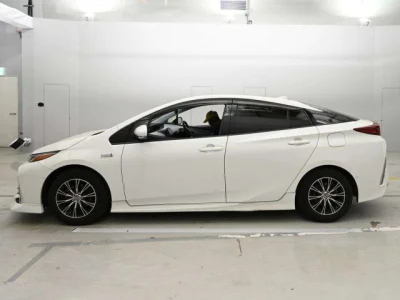 Toyota Prius PHV