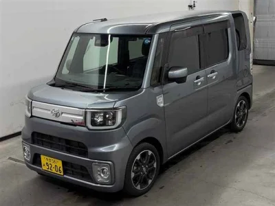 Toyota Pixis Mega