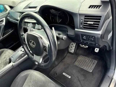 Lexus CT200h