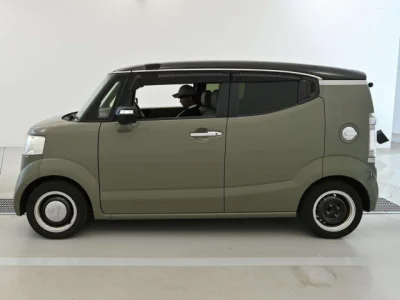 Honda N BOX SLASH