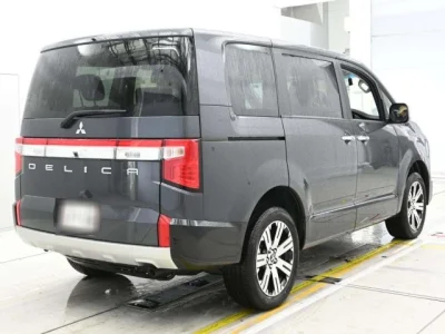 Mitsubishi DELICA D5