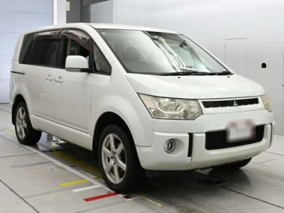 Mitsubishi DELICA D5