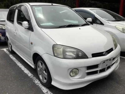 Daihatsu YRV