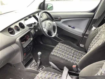 Daihatsu YRV