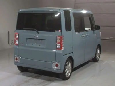 Toyota Pixis Mega