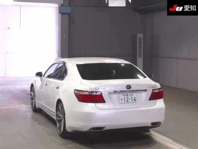 Lexus LS