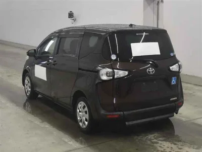 Toyota Sienta